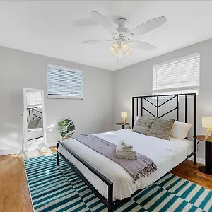 Designed And Cozy 1br With Parking Near Stores Tampa